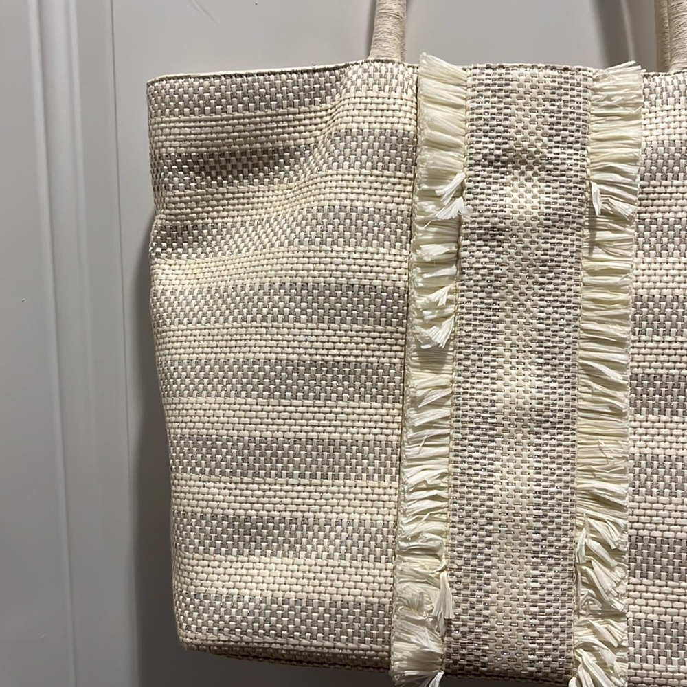 Stella & Dot Beach Tote - Picture 4 of 9